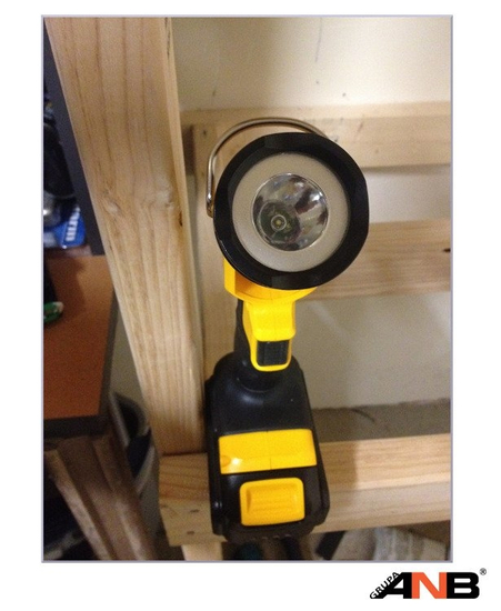 Zdjęcie 4 - Lampa LED akumulatorowa z obrotową głowicą DeWalt DCL040 110lm 18V XR