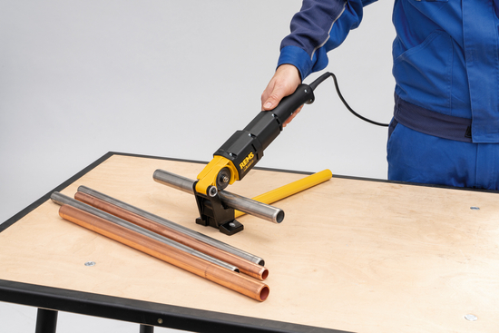 Zdjęcie 2 - REMS Nano. Elektryczny obcinak do rur + kółko do CU-INOX