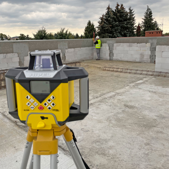 Zdjęcie 13 - Wielozadaniowy niwelator laserowy dalekiego zasięgu z autowpasowaniem Nivel System NL720R DIGITAL z wiązką czerwoną