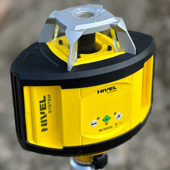 Zdjęcie 7 - Rotacyjny niwelator laserowy Nivel System NL500G DIGITAL z wiązką zieloną + statyw SJJ1 + łata laserowa LS-24