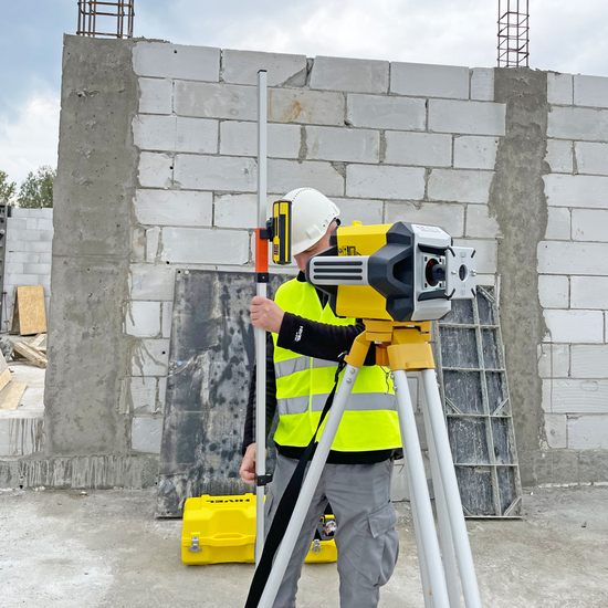 Zdjęcie 9 - Wielozadaniowy niwelator laserowy dalekiego zasięgu z autowpasowaniem Nivel System NL740G DIGITAL z wiązką zieloną + statyw SJJ32 + łata laserowa LS-24