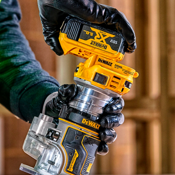 Zdjęcie 3 - Frezarka górnowrzecionowa akumulatorowa DeWalt DCW604N 8mm 18V XR