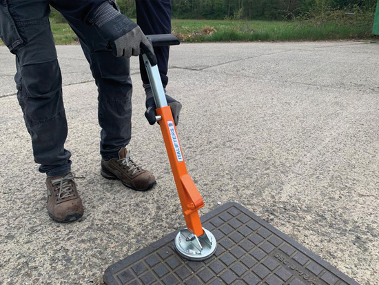 Zdjęcie 2 - XT4 Nano - Magnetyczny podnośnik pokryw włazów z wysuwanym uchwytem