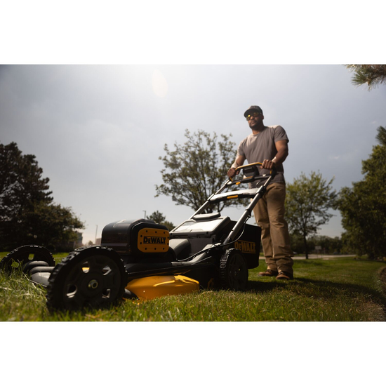 Zdjęcie 12 - Kosiarka akumulatorowa bez napędu 53cm 2x18Ah DeWalt DCMWP134N