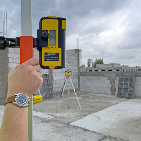 Zdjęcie 11 - Wielozadaniowy niwelator laserowy dalekiego zasięgu z autowpasowaniem Nivel System NL720R DIGITAL z wiązką czerwoną