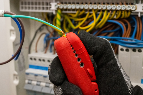 Zdjęcie 5 - Narzędzie wielofunkcyjne 4w1 do ściągania izolacji Milwaukee [4932498270]